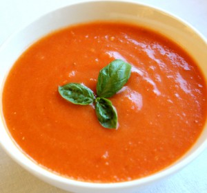 Sopa de tomate e quinoa