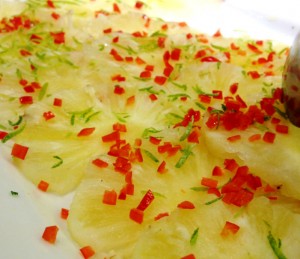 Carpaccio de abacaxi refrescante