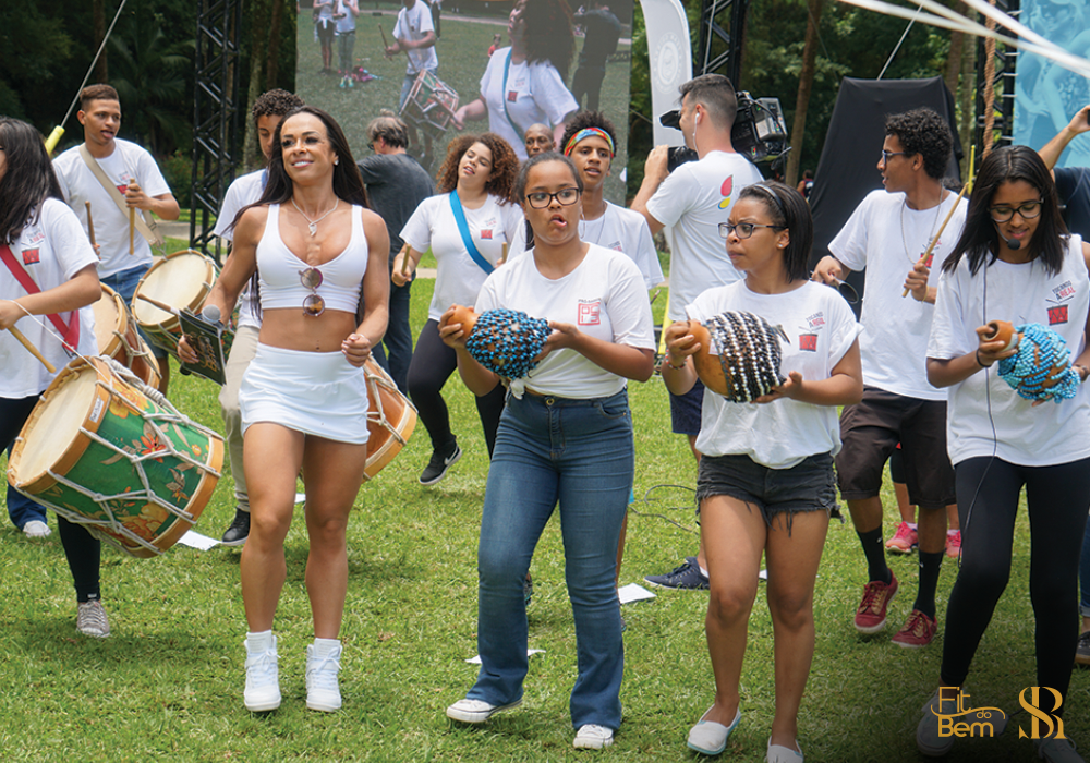 Apresentação escola de samba dos alunos do Pró Saber no Fit do Bem 2017